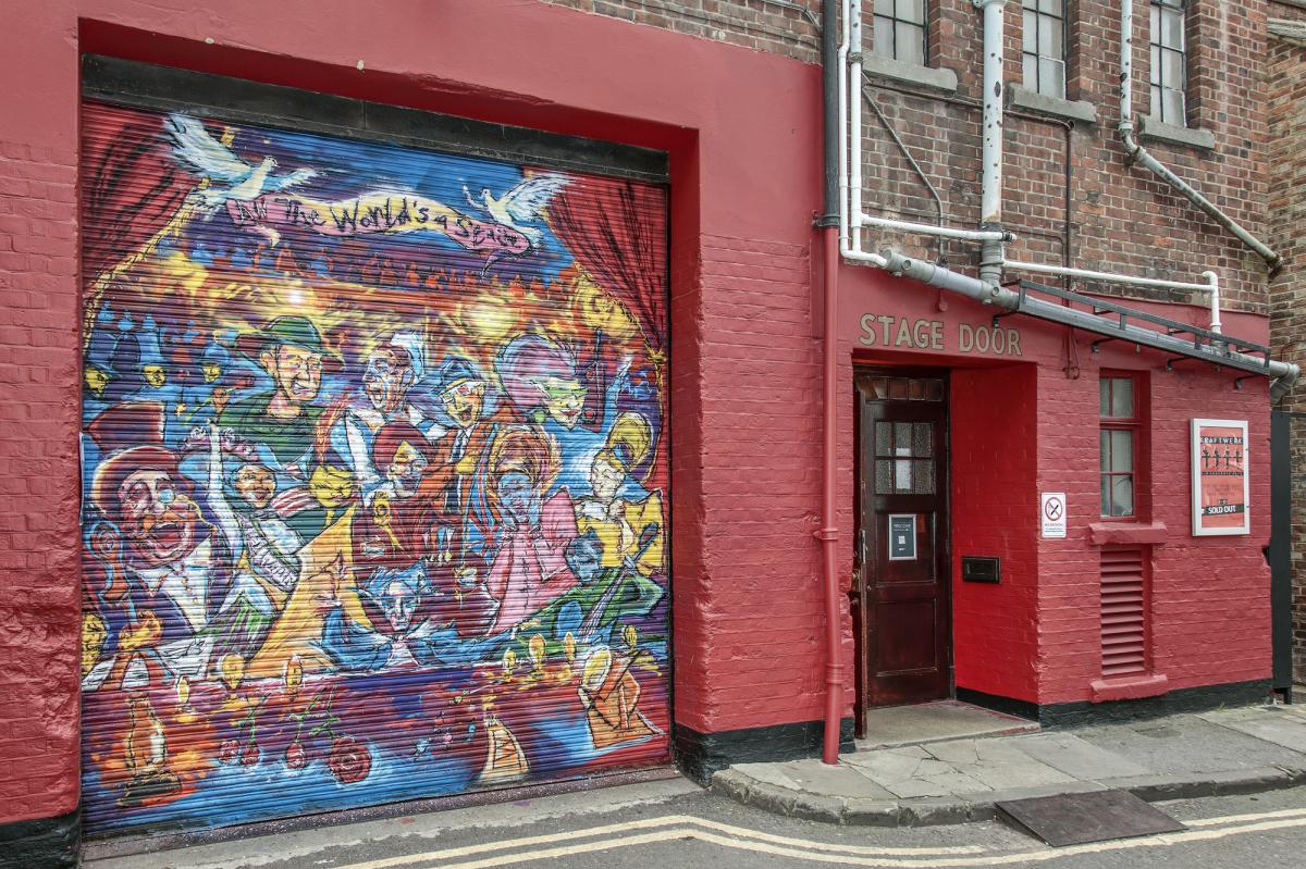 Theatre mural inspires community creativity in Oxford