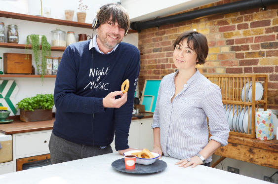 Alex James from Blur discovers how music changes the way we taste food: VIDEO