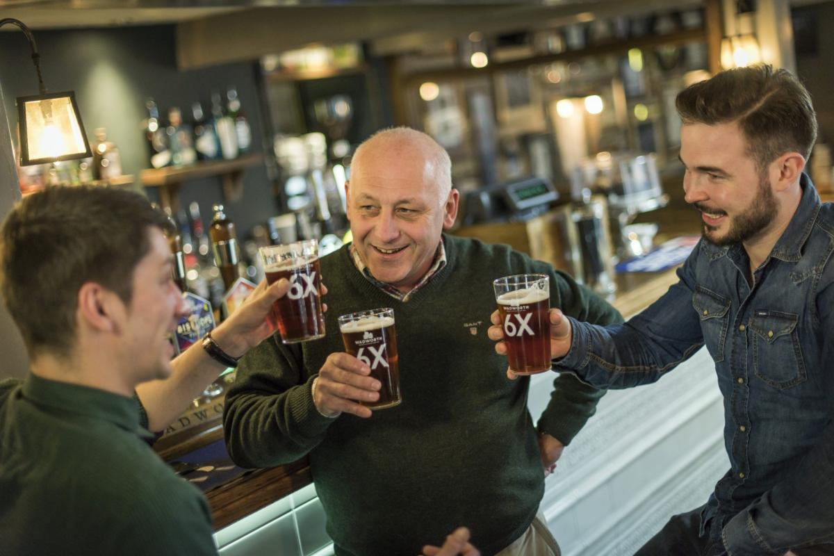 Wadworth gifts 4,000 free pints of 6X for Random Acts of Kindness Week