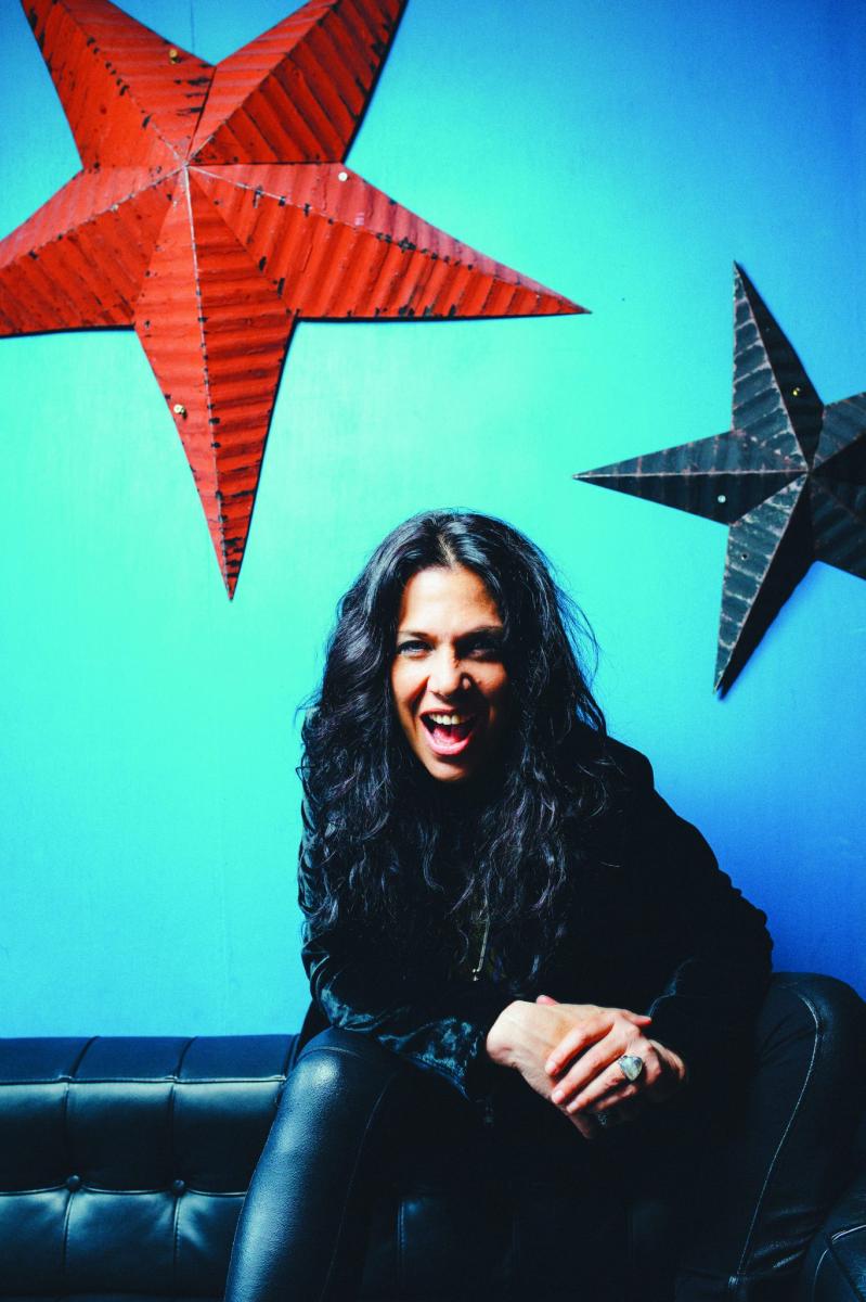 One of the best in Blues, Sari Schorr, heads to Arlington Arts